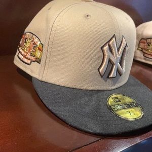 New era New York Yankee subway series hat with unique tan color to it.